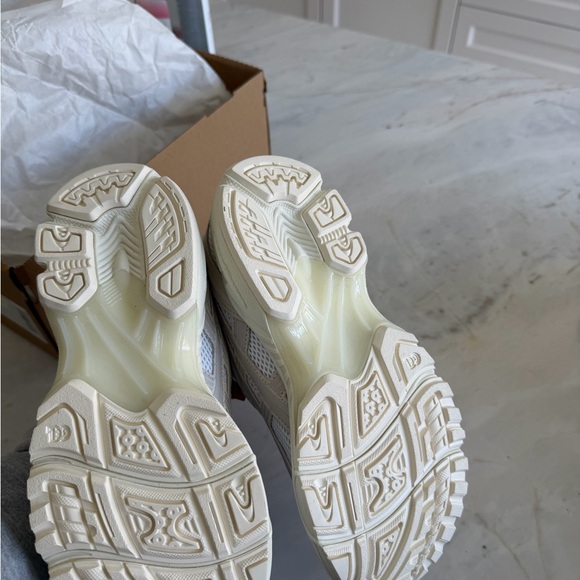 Asics Gel-Kayano 14 in White and Smoke Gray size US 7 - Picture 5 of 7